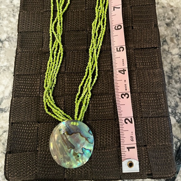 Beaded necklace with Shell Pendant - Picture 1 of 3